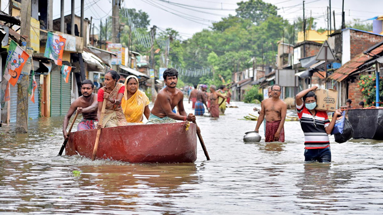 পশ্চিমবঙ্গেও ভয়াবহ বন্যা পরিস্থিতি