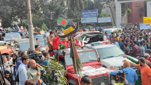 বিজয় শোভাযাত্রা মিছিল-শ্লোগানে জড়ো হচ্ছেন আওয়ামী লীগের নেতাকর্মীরা